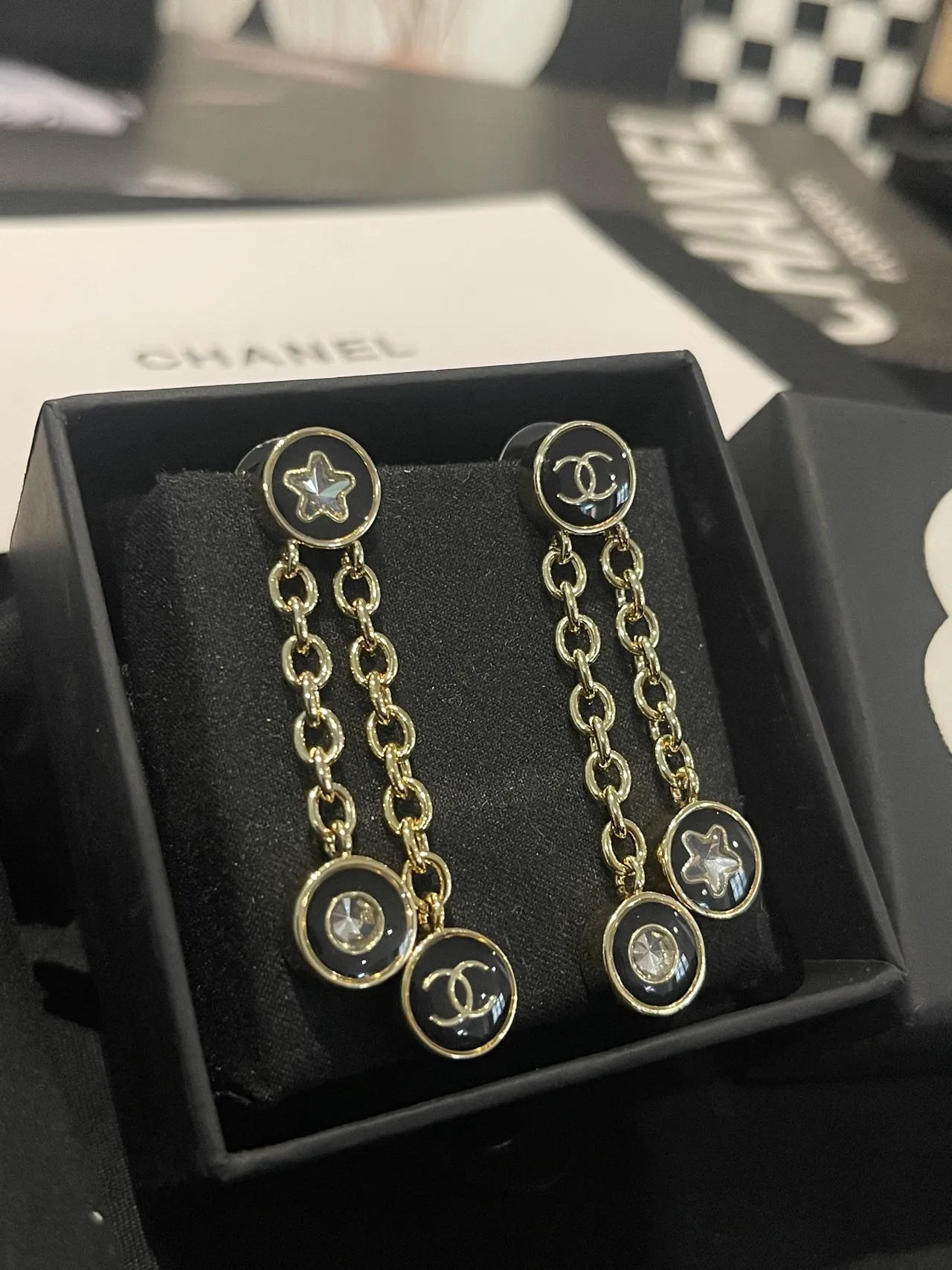 Chanel Gold Black Chain-Link Drop Enamel Circles Earrings 4