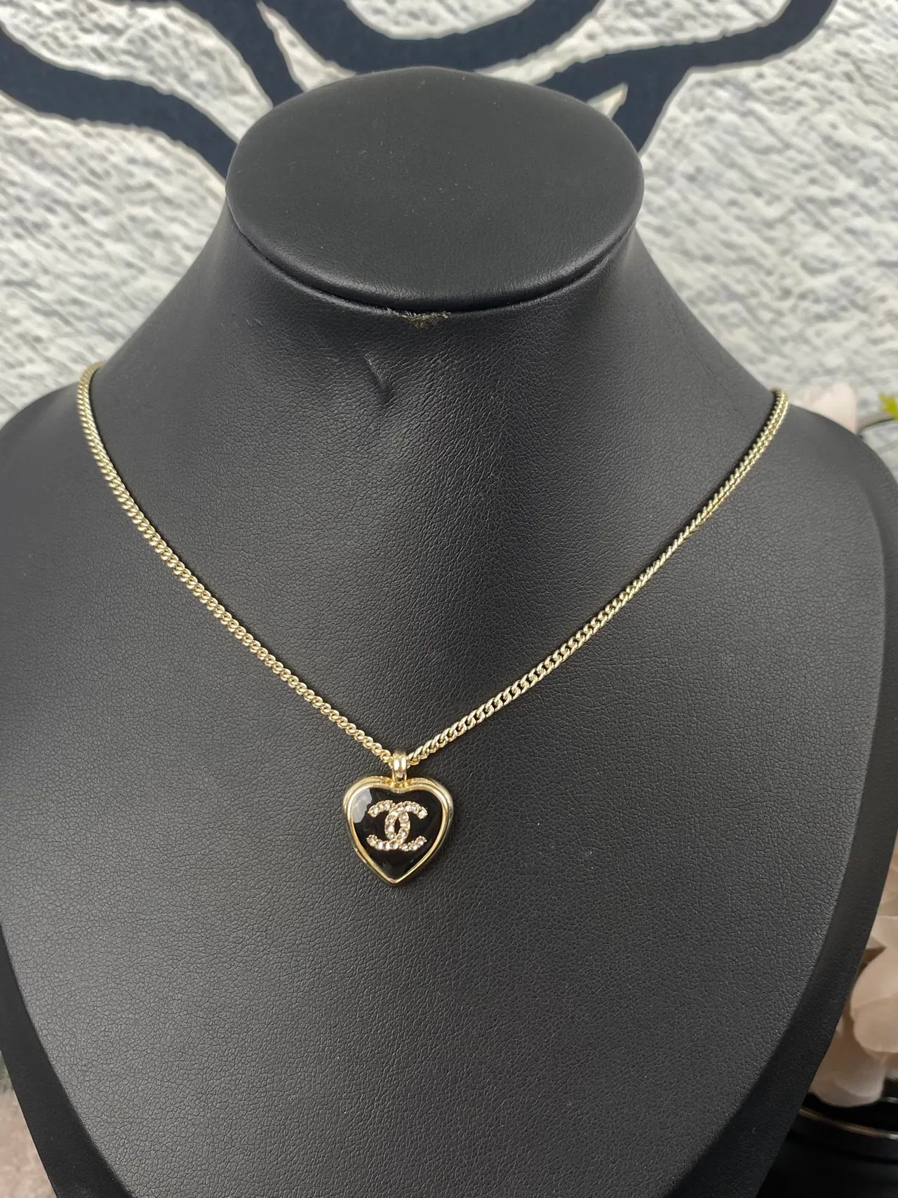 Chanel Pendentif Cœur en Or et Colliers CC Charm 6