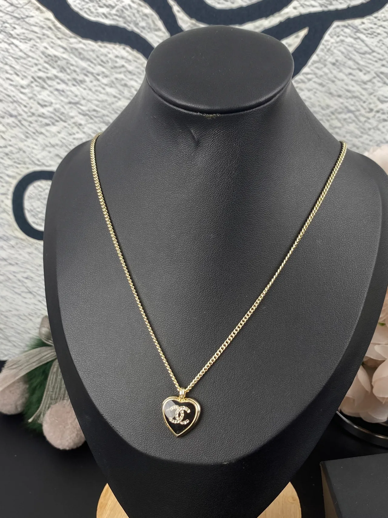 Chanel Pendentif Cœur en Or et Colliers CC Charm 7