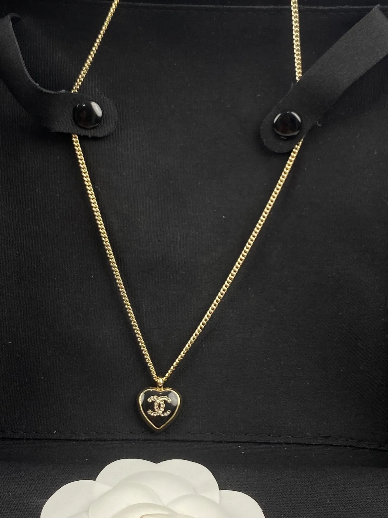 Chanel Pendentif Cœur en Or et Colliers CC Charm 8