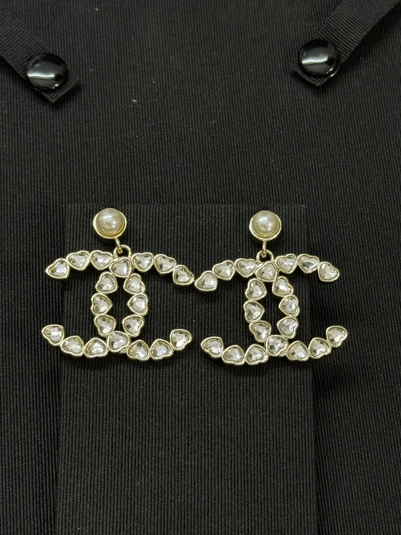 Chanel Gold White Heart-Shaped Crystal Pavé Pearl-Top Stud Earrings 4