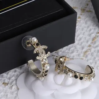 Chanel 金白色金属珍珠和水晶镶嵌耳环