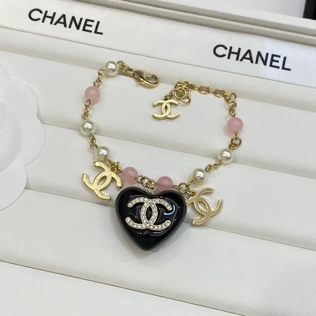 Colar Chanel Forma de Coração Preto Resina Cristal CC Logo 3