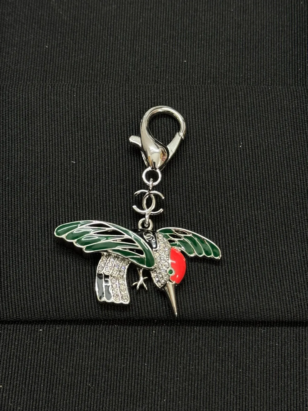 Chanel Hummingbird Vert Rouge Émail Cristal-Pavé Corps Broche 4