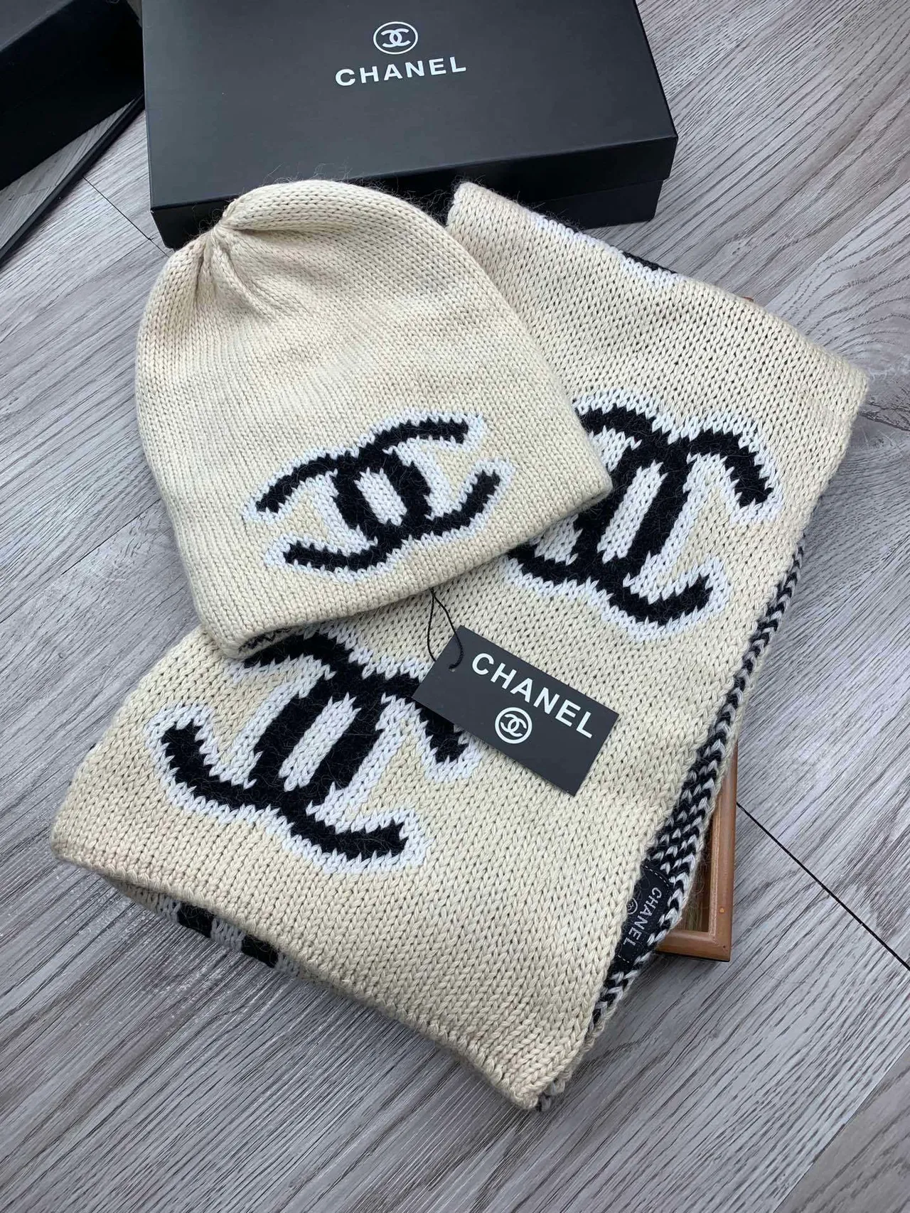 Chanel Interlocking CC Logo ट्रिकोट बीनि 2