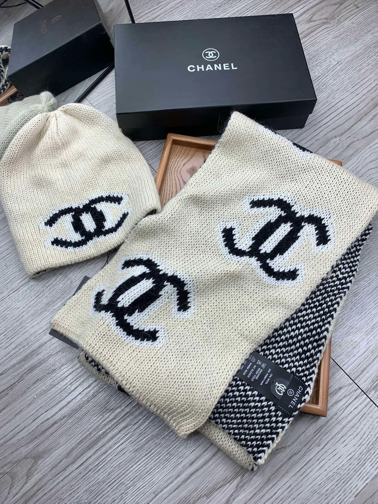 Chanel Interlocking CC Logo ट्रिकोट बीनि 3