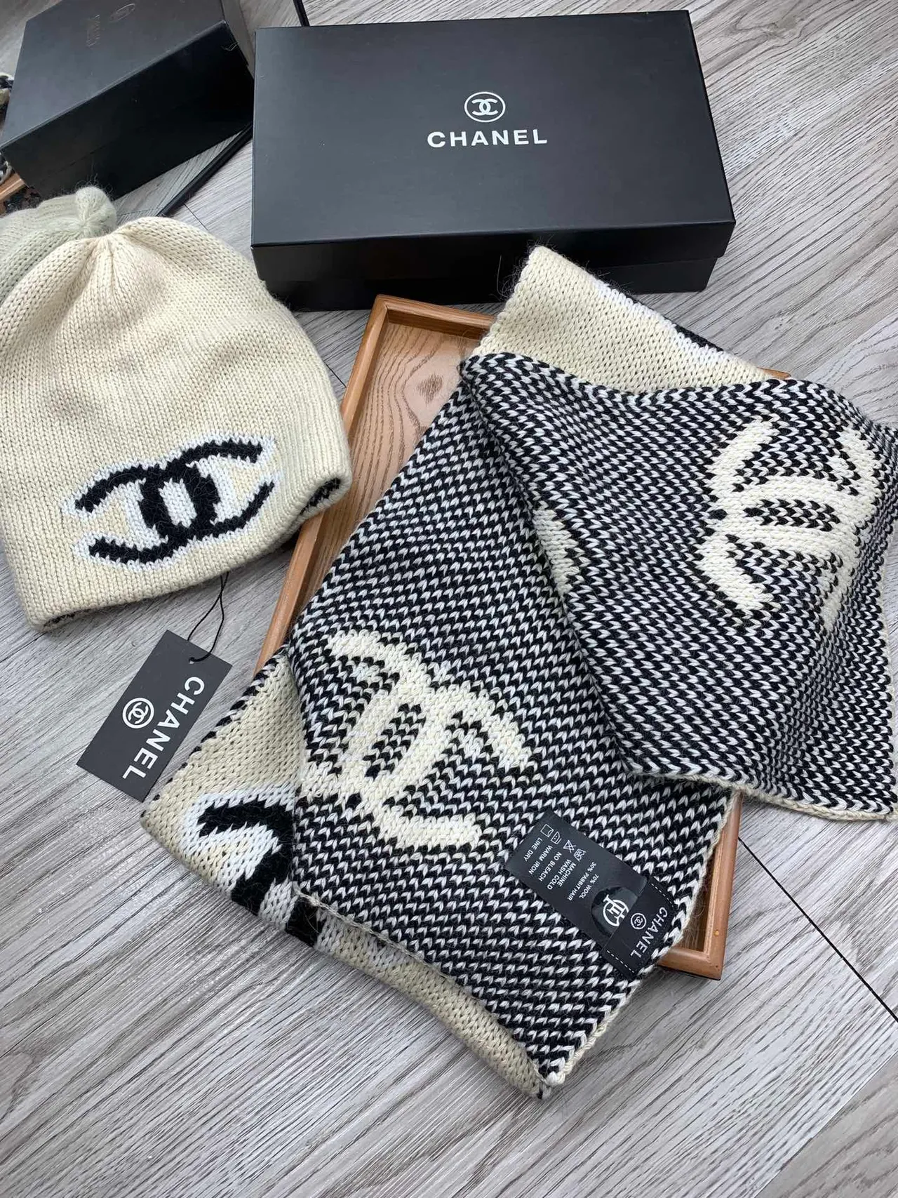 Chanel Interlocking CC Logo ट्रिकोट बीनि 4