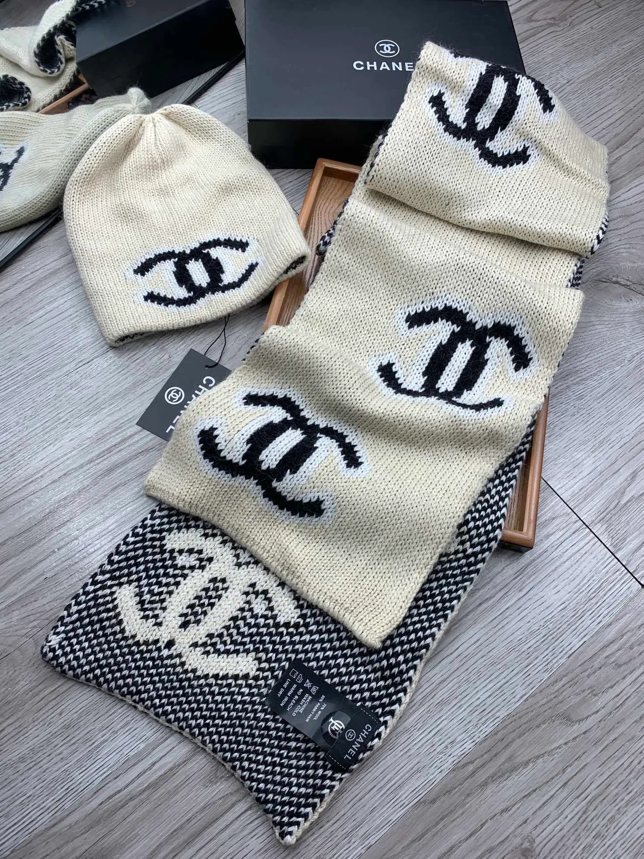 Chanel Interlocking CC Logo ट्रिकोट बीनि 5