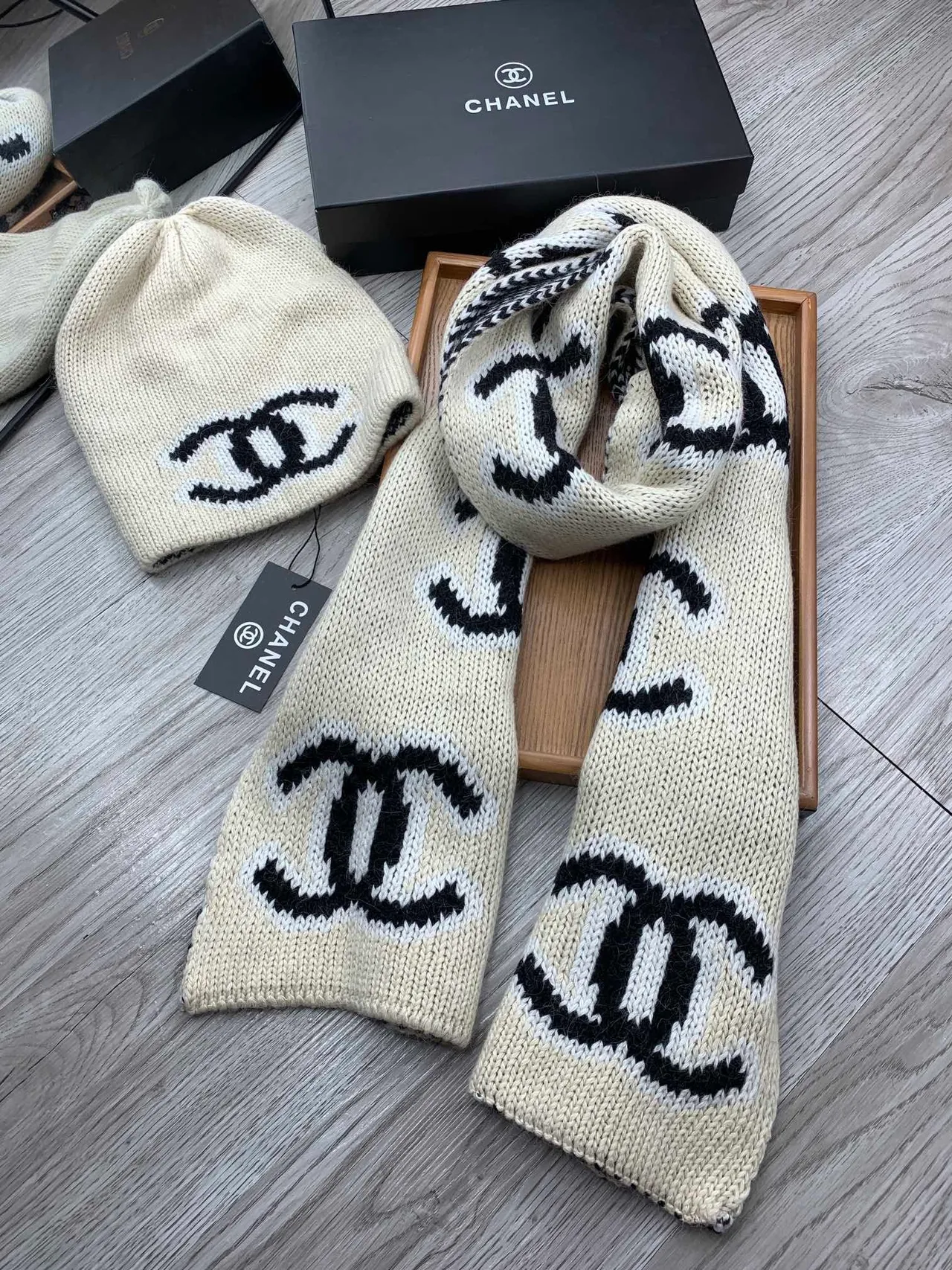 Chanel Interlocking CC Logo ट्रिकोट बीनि 6