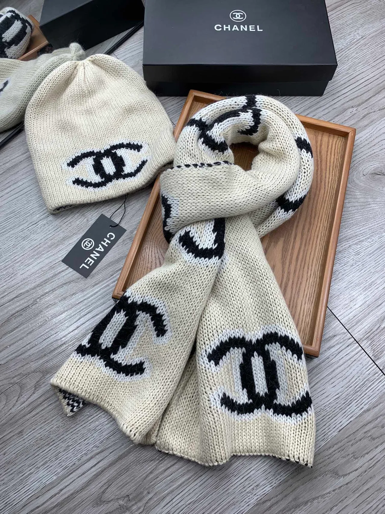 Chanel Interlocking CC Logo ट्रिकोट बीनि 7