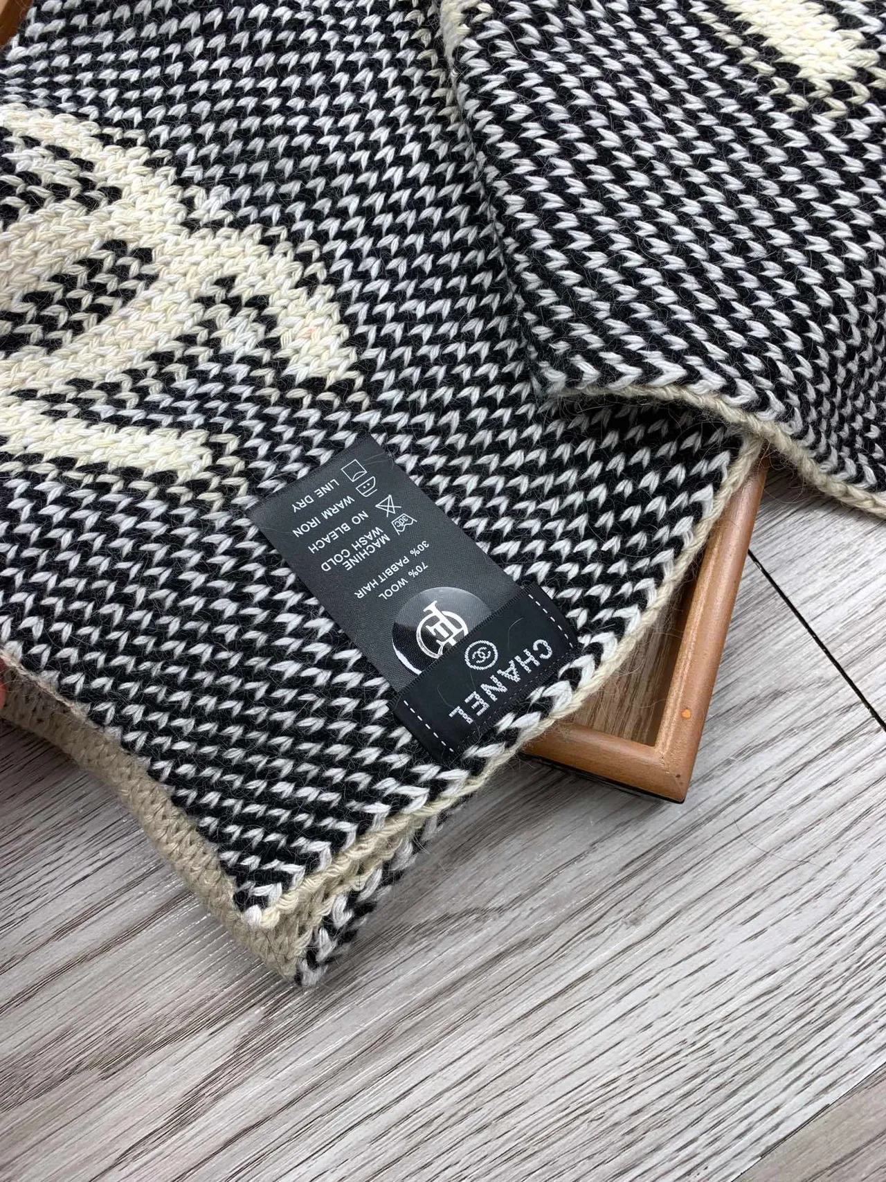 Chanel Interlocking CC Logo ट्रिकोट बीनि 8