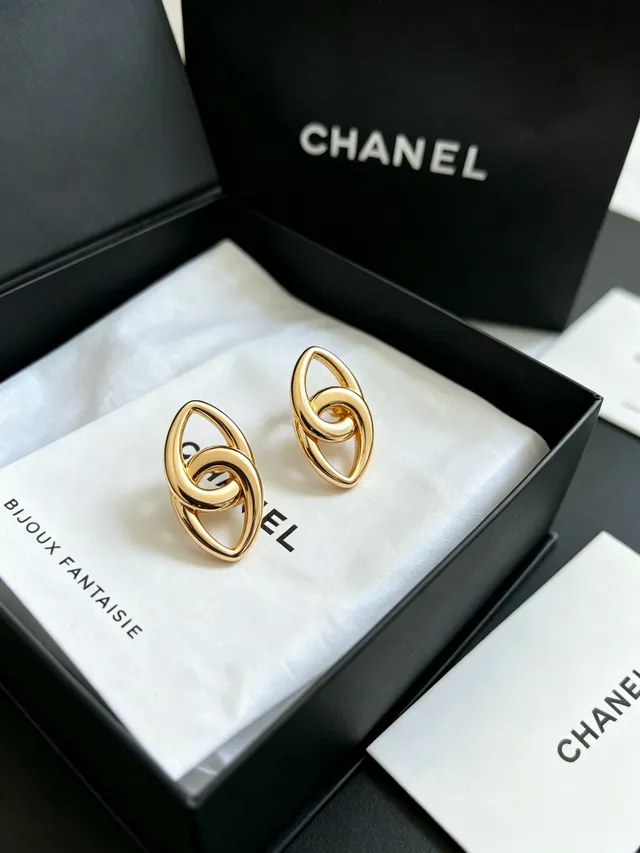Chanel Interlocking Oval Link Gold-Tone Stud Earrings 7