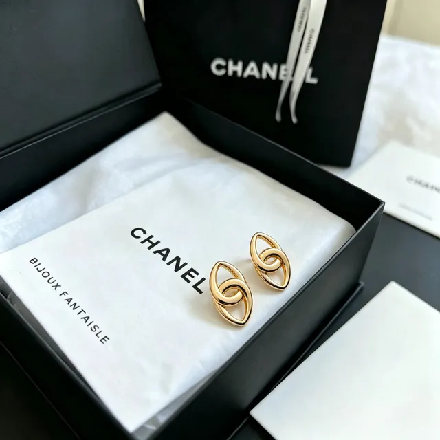 Chanel Interlocking Oval Link Gold-Tone Stud Earrings 10