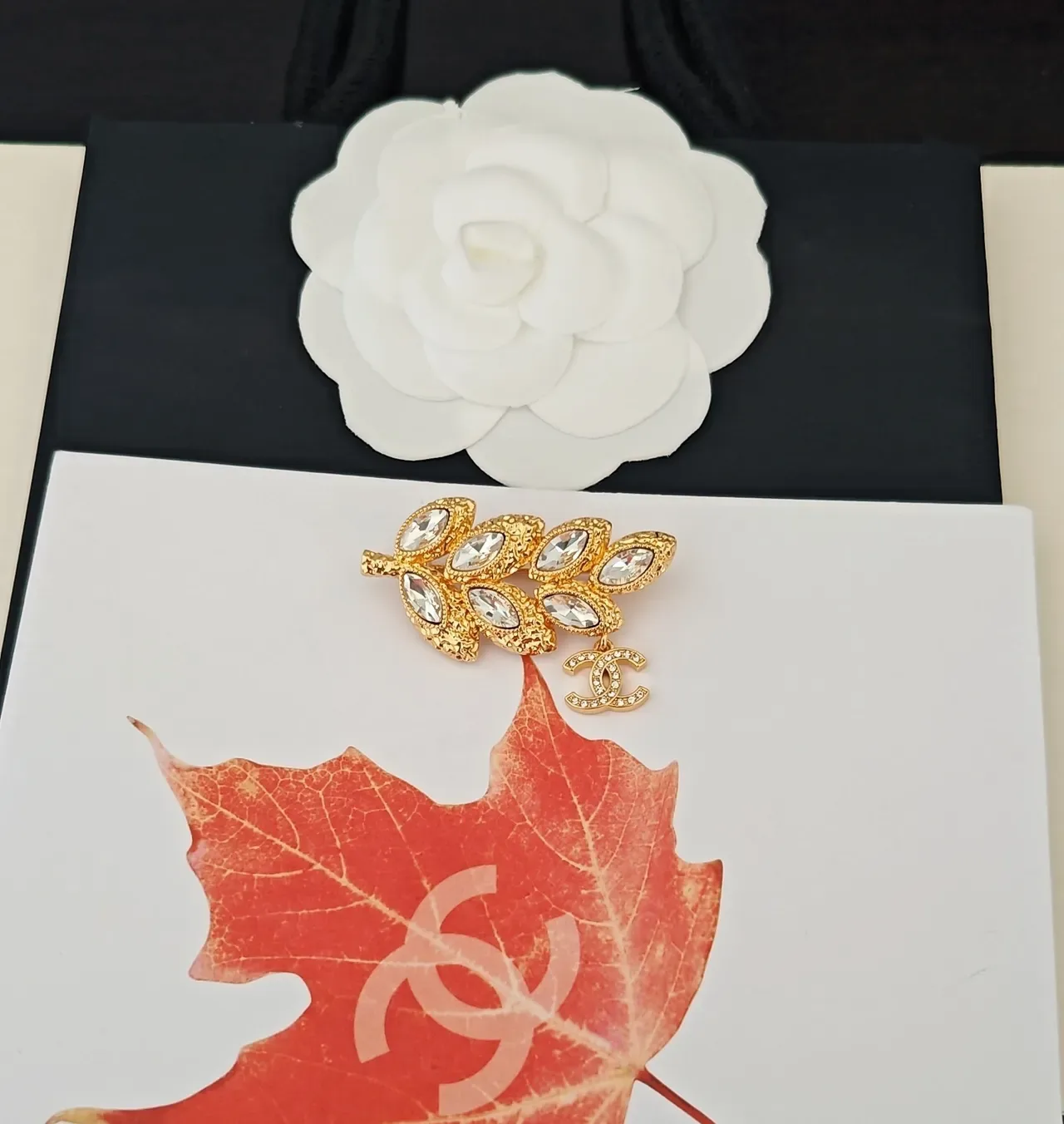 Chanel Broche Doré Métal Transparente Motif Feuille Cristal Cristaux Clear Marquise-Cut 4