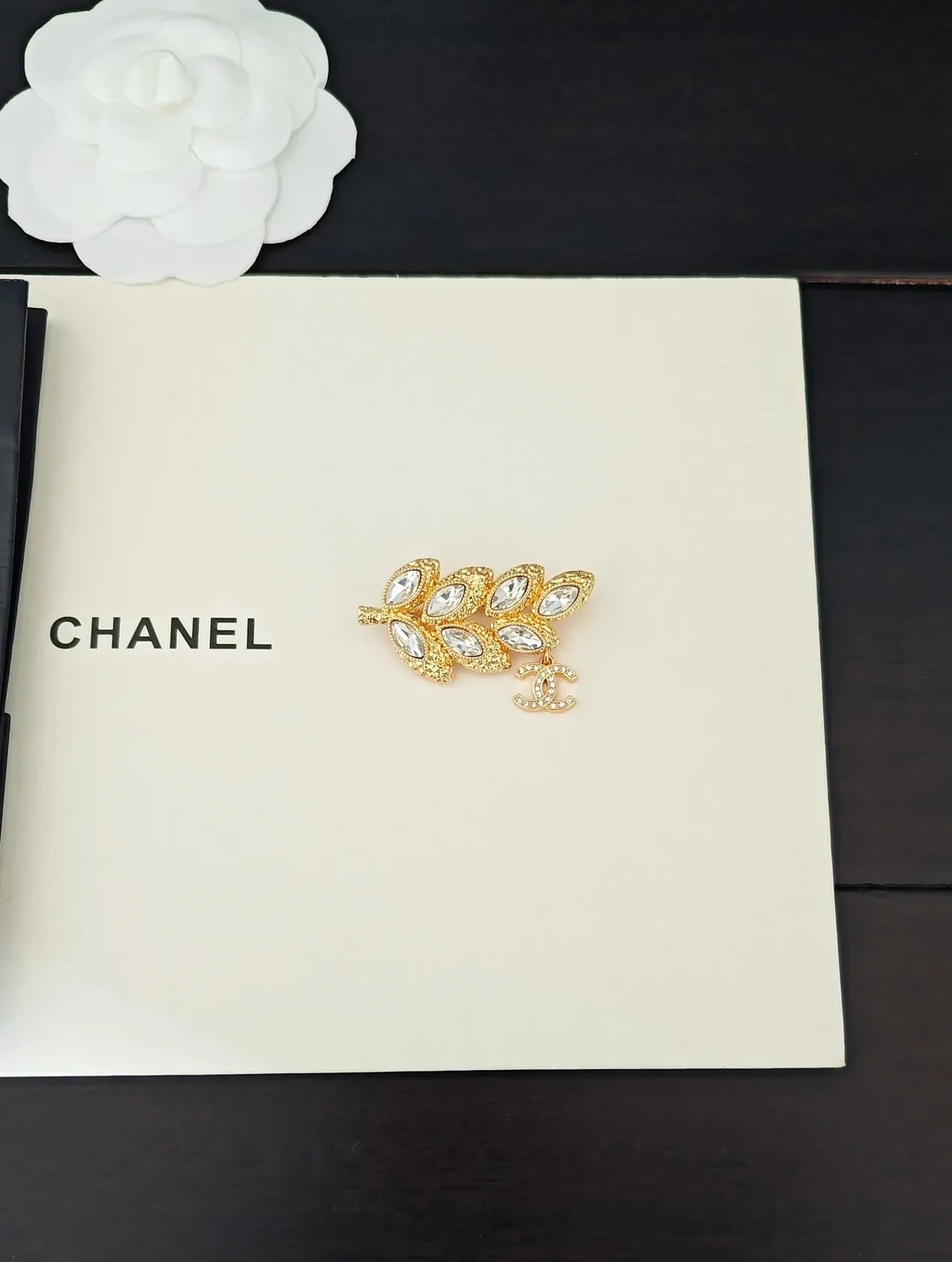 Chanel Broche Doré Métal Transparente Motif Feuille Cristal Cristaux Clear Marquise-Cut 5