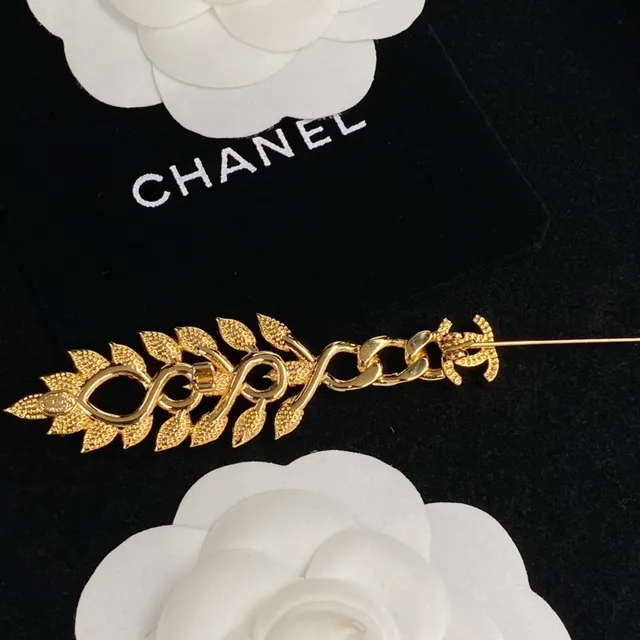 Chanel Broche feuille vigne cristal or blanc chaîne maillon coupe marquise feuilles broche 2