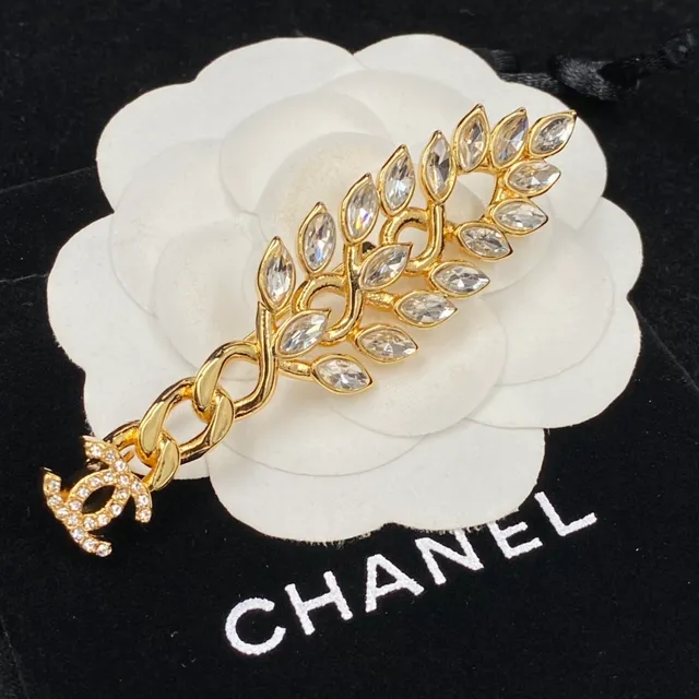 Chanel Broche feuille vigne cristal or blanc chaîne maillon coupe marquise feuilles broche 3