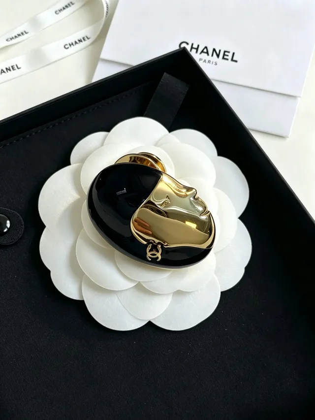 Chanel Les Beiges Brilho saudável Creme gel compacto preto e dourado bolsa 4