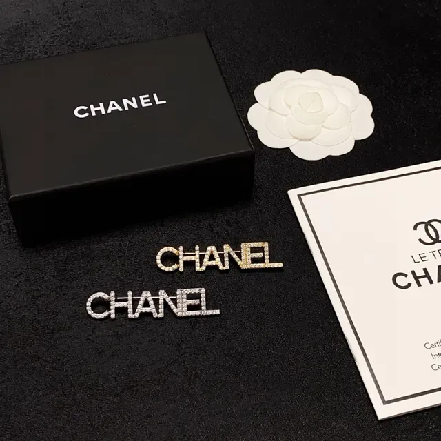 Broche Chanel Lettre Or Argent Cristal Encrusté 2