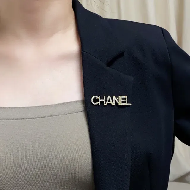 Broche Chanel Lettre Or Argent Cristal Encrusté 8
