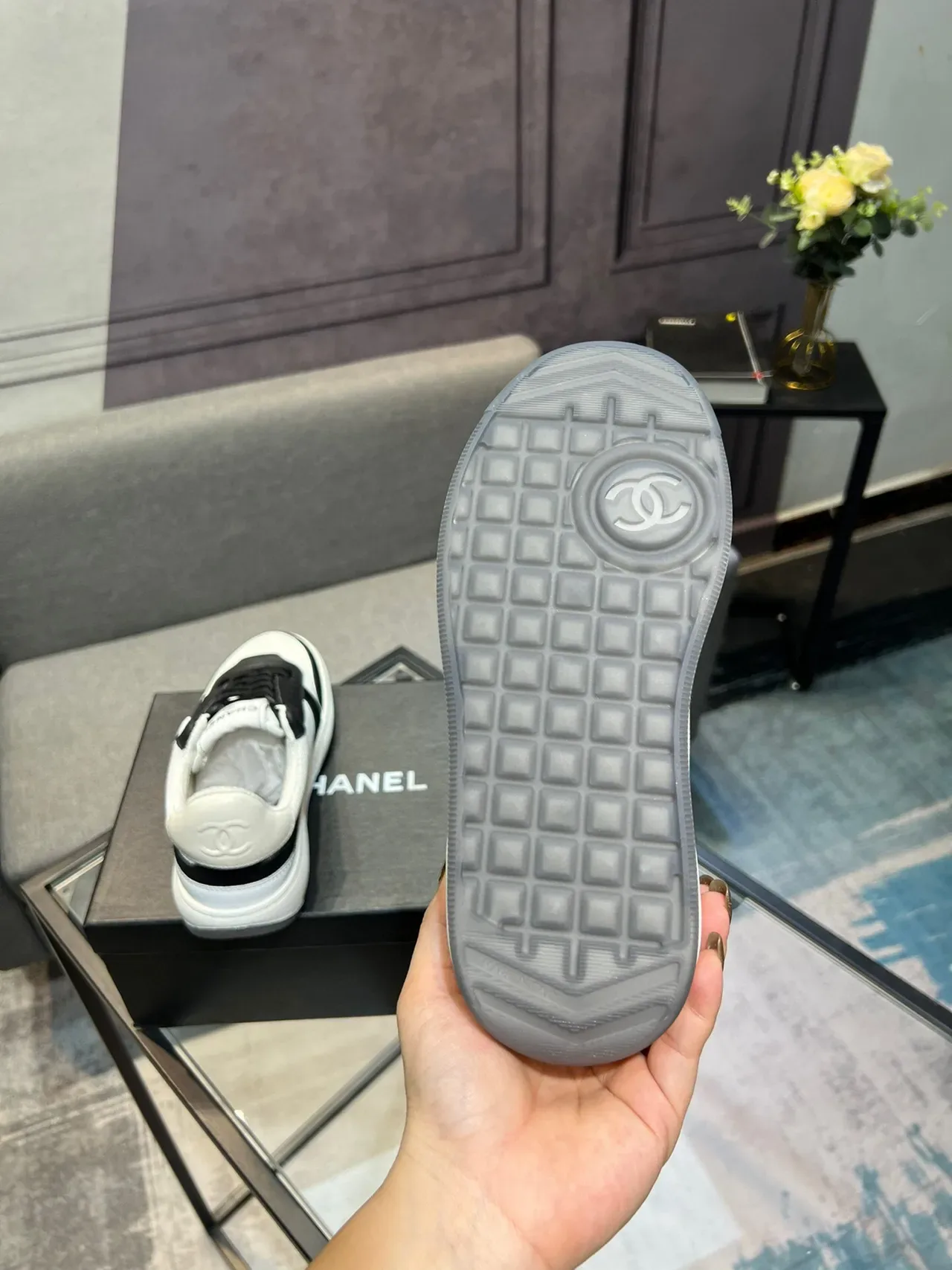 Chanel Lifestyle Sneaker Blanc et Noir Dual-Tone Mesh et Cuir Interlocking CC Logo Lifestyle Sneakers 7