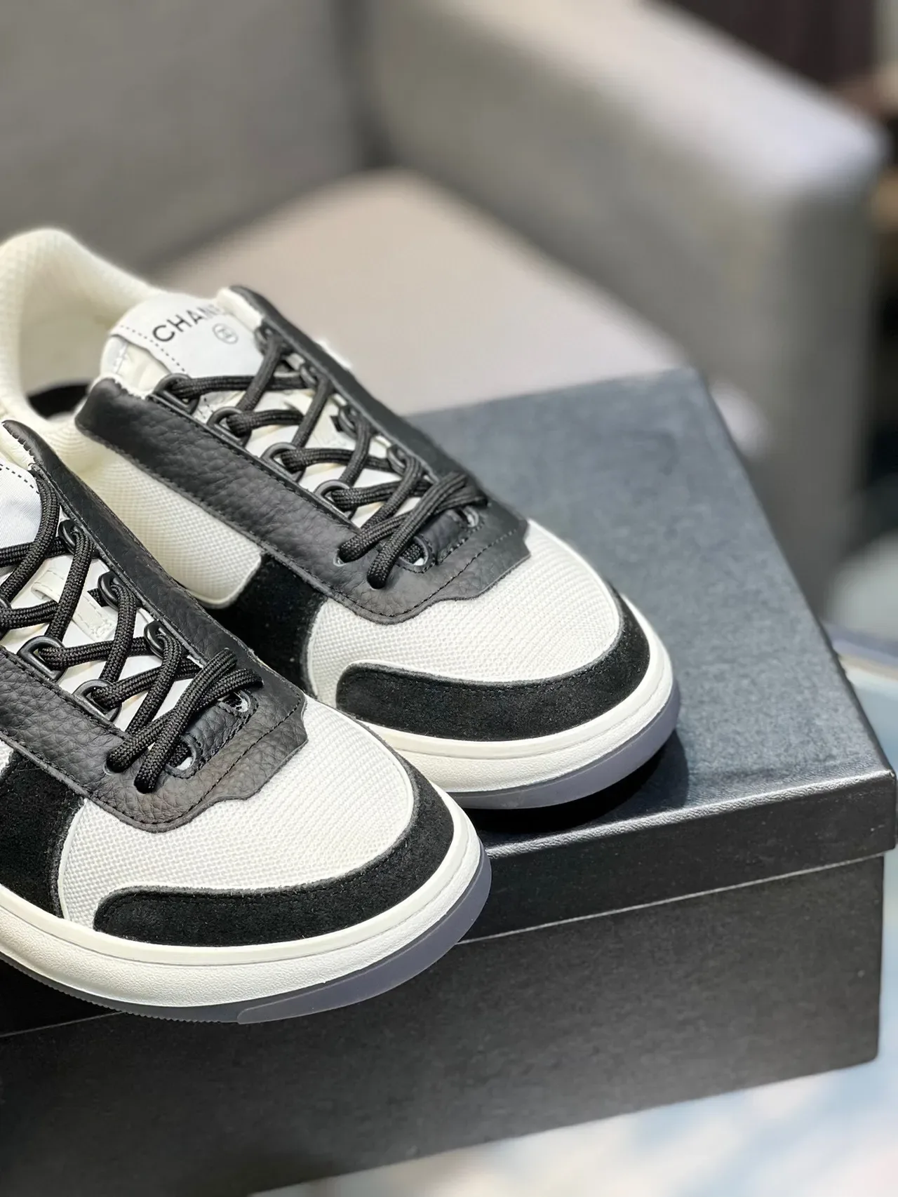 Chanel Lifestyle Sneaker Blanc et Noir Dual-Tone Mesh et Cuir Interlocking CC Logo Lifestyle Sneakers 9