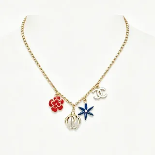 Chanel Multi-Charm इमेल और गोल्ड-टोन नेकलेस
