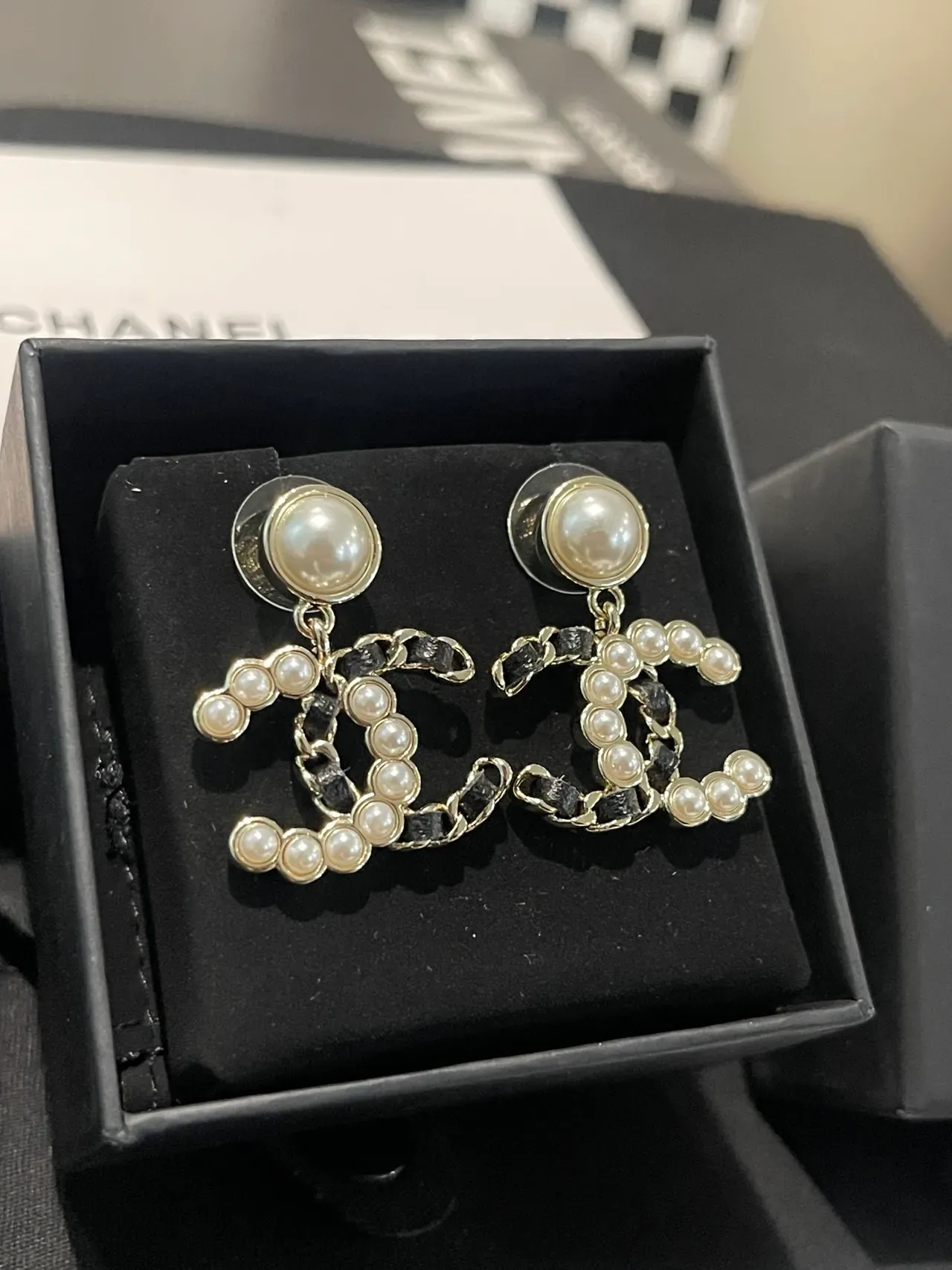 Chanel Pearl CC Silver White Chain-Link Motif Earrings 4