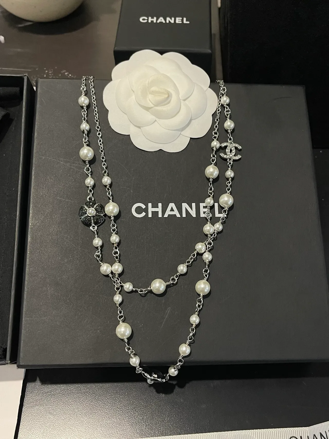 Colar de pérolas Chanel Branco Prata Corrente de metal dupla 4