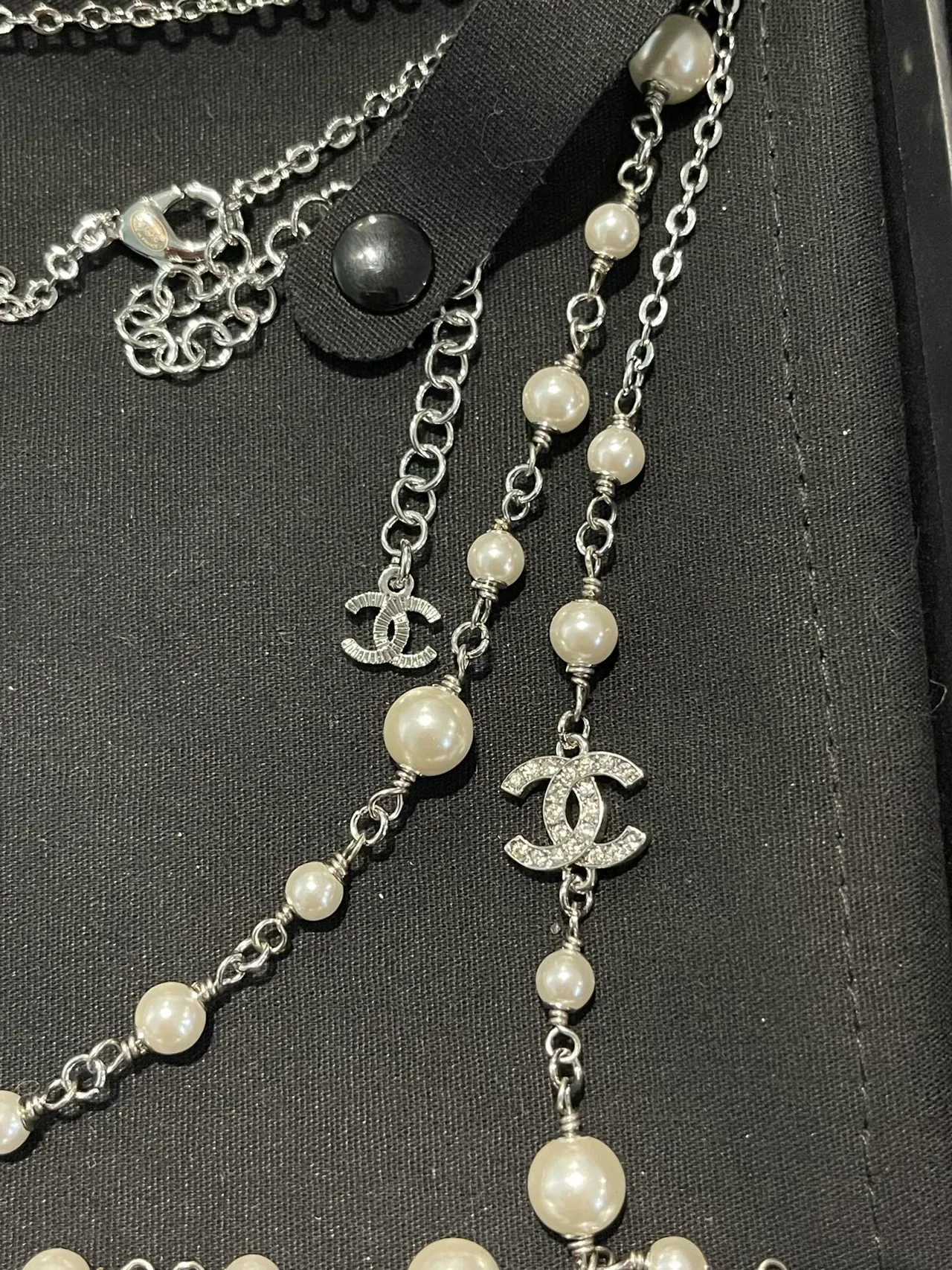 Colar de pérolas Chanel Branco Prata Corrente de metal dupla 6