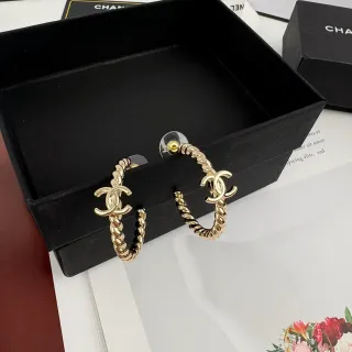 Chanel रस्सी घेरा इंटरलॉकिंग CC सोने जैसा ईयररिंग