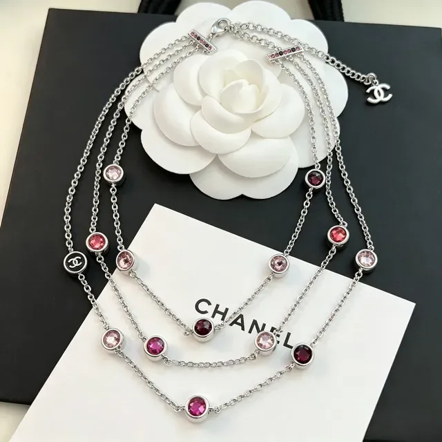 Collier Chanel Argent et Rose Chaîne Multi-Strand Pierres Facettées et Rouges 3