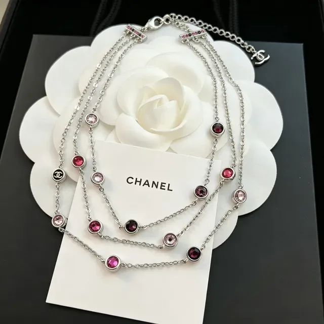 Collier Chanel Argent et Rose Chaîne Multi-Strand Pierres Facettées et Rouges 6