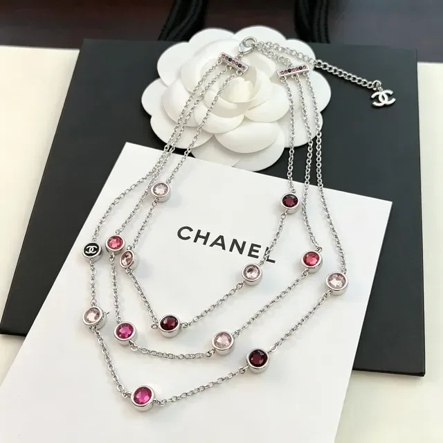 Collier Chanel Argent et Rose Chaîne Multi-Strand Pierres Facettées et Rouges 8
