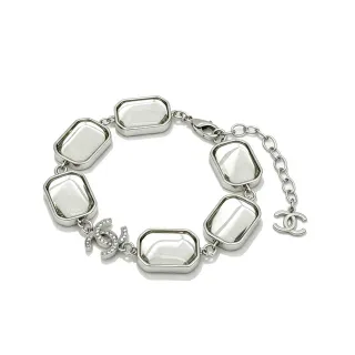 Chanel चांदी सफेद ज्यामितीय रेजिन प्लेक पॉलिश्ड मेटल ब्रेसलेट