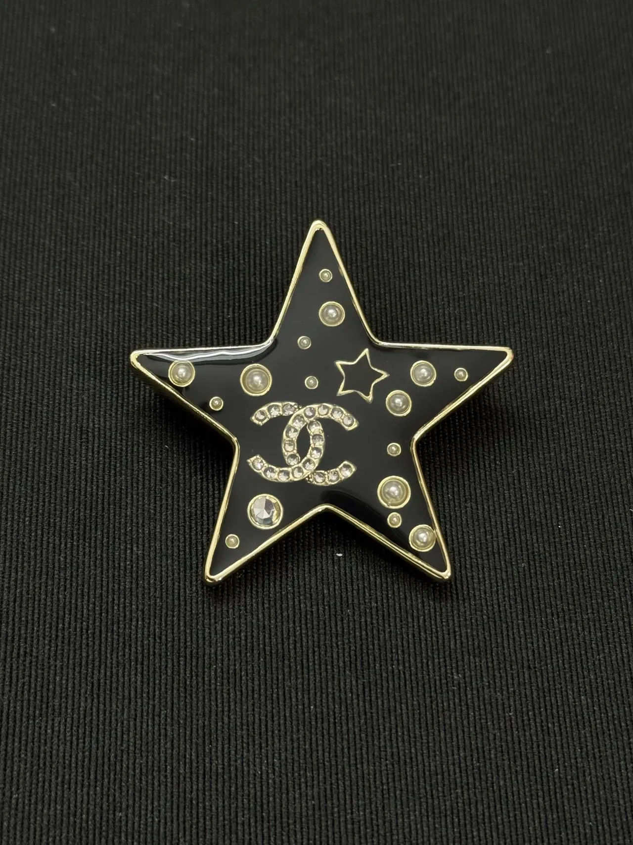 Chanel Broche em forma de estrela Preto Dourado Esmaltado 4