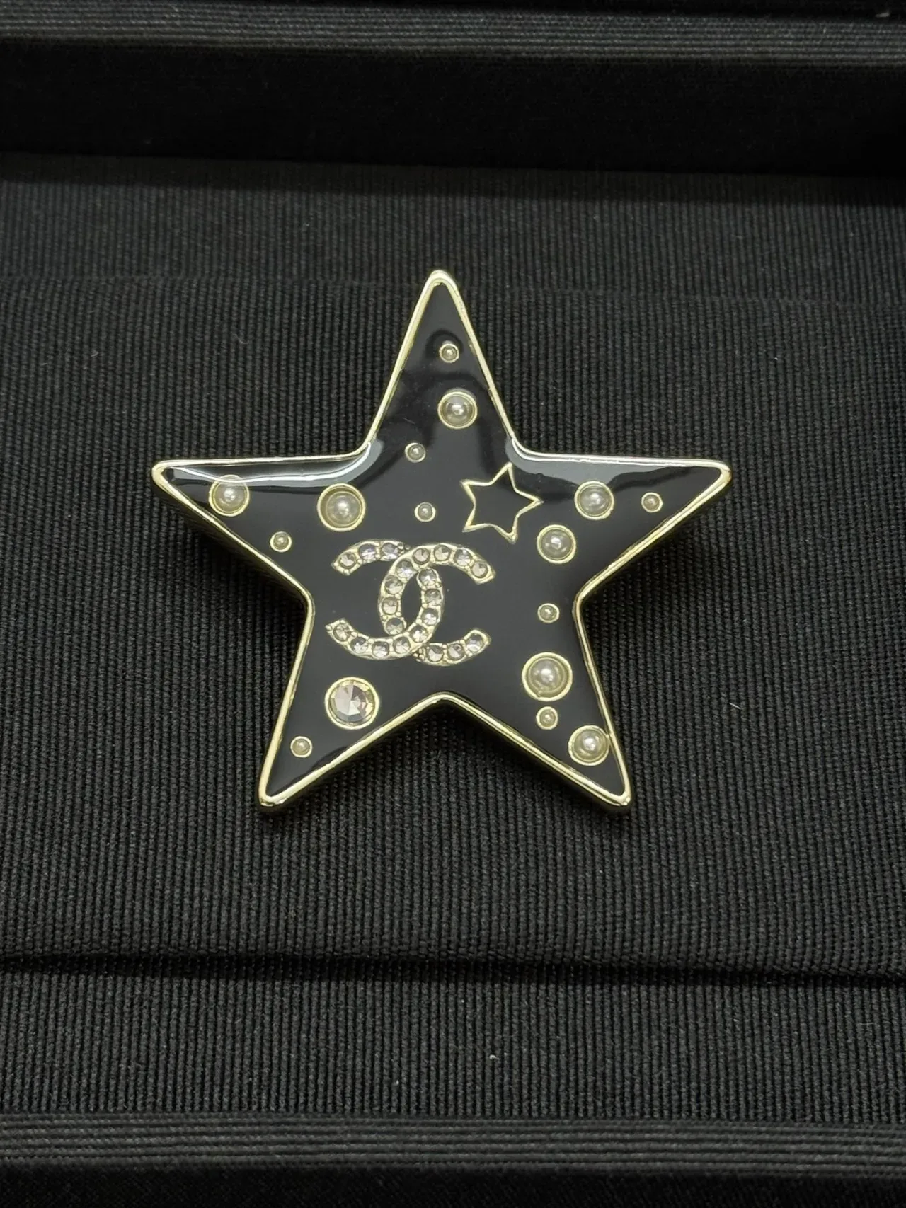 Chanel Broche em forma de estrela Preto Dourado Esmaltado 5