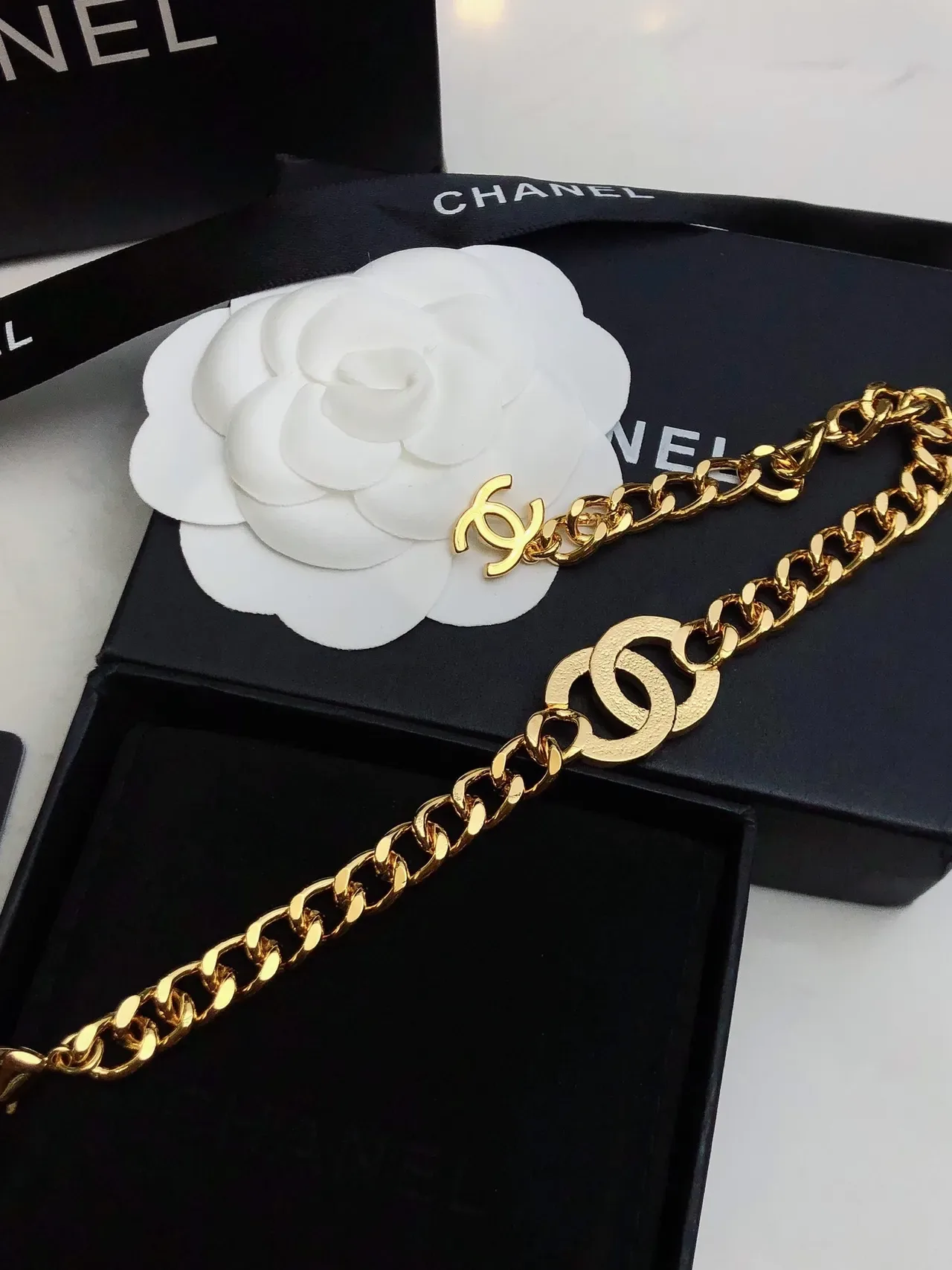 Chanel Bracelet Triple CC Chaîne Curb Cristal Ton Or 2