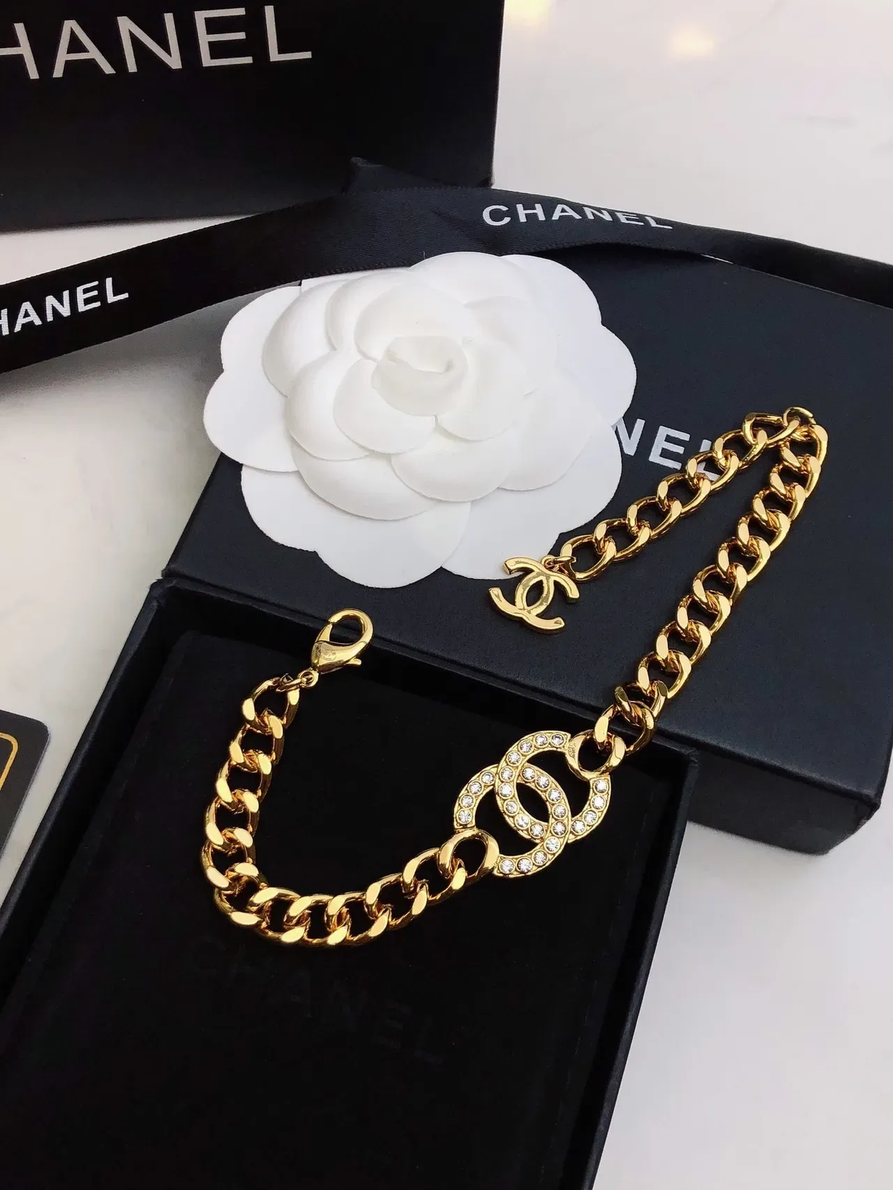 Chanel Bracelet Triple CC Chaîne Curb Cristal Ton Or 4