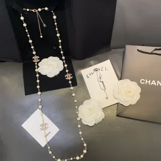 Chanel White Gold Pearl Strand Chain Necklace