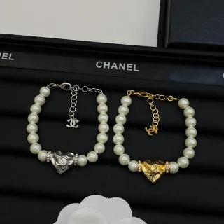 Chanel सफेद स्वर्ण मोती श्रृंखला दिल का चार्म कंगन
