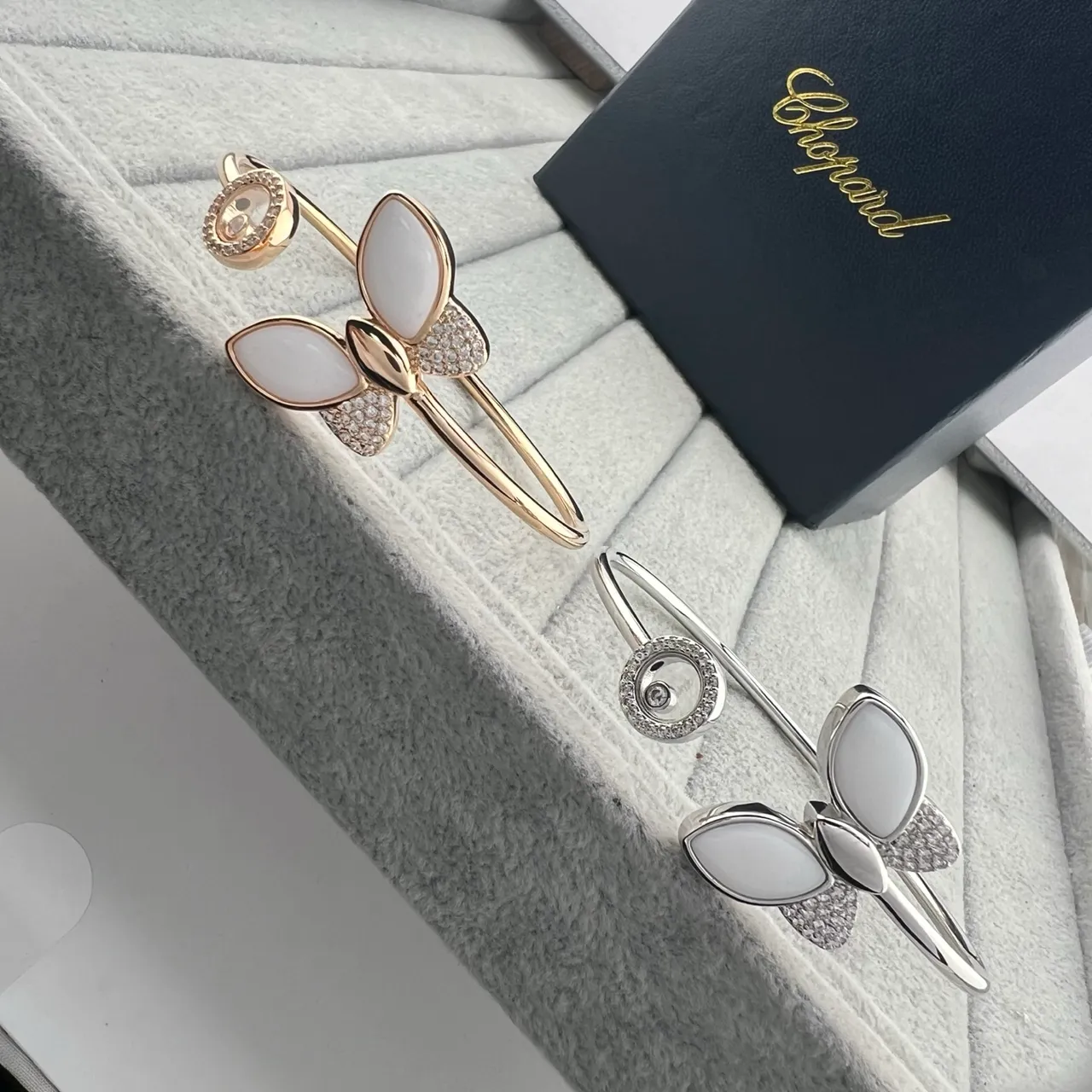 Chopard আনন্দিত বাটারফ্লাই নীল সাদা মোটিফ Pavé-Set বেজেল ব্রেসলেট 5