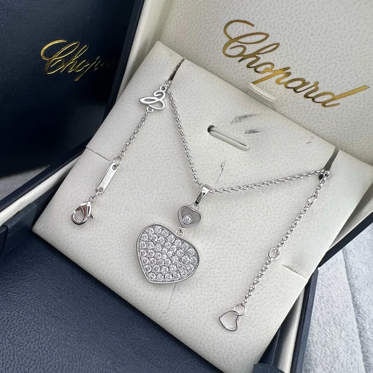 Collier avec pendentifs de cœur Pavé-Set en or et argent motif flottant Chopard Happy Hearts 5