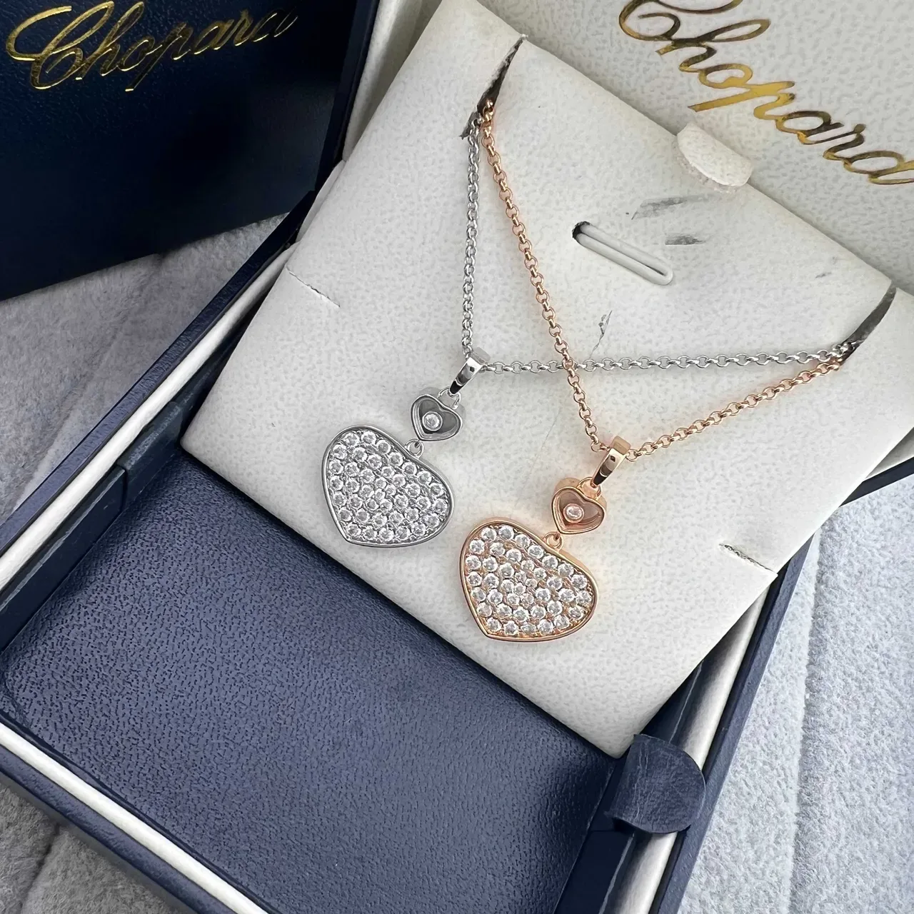 Collier avec pendentifs de cœur Pavé-Set en or et argent motif flottant Chopard Happy Hearts 6