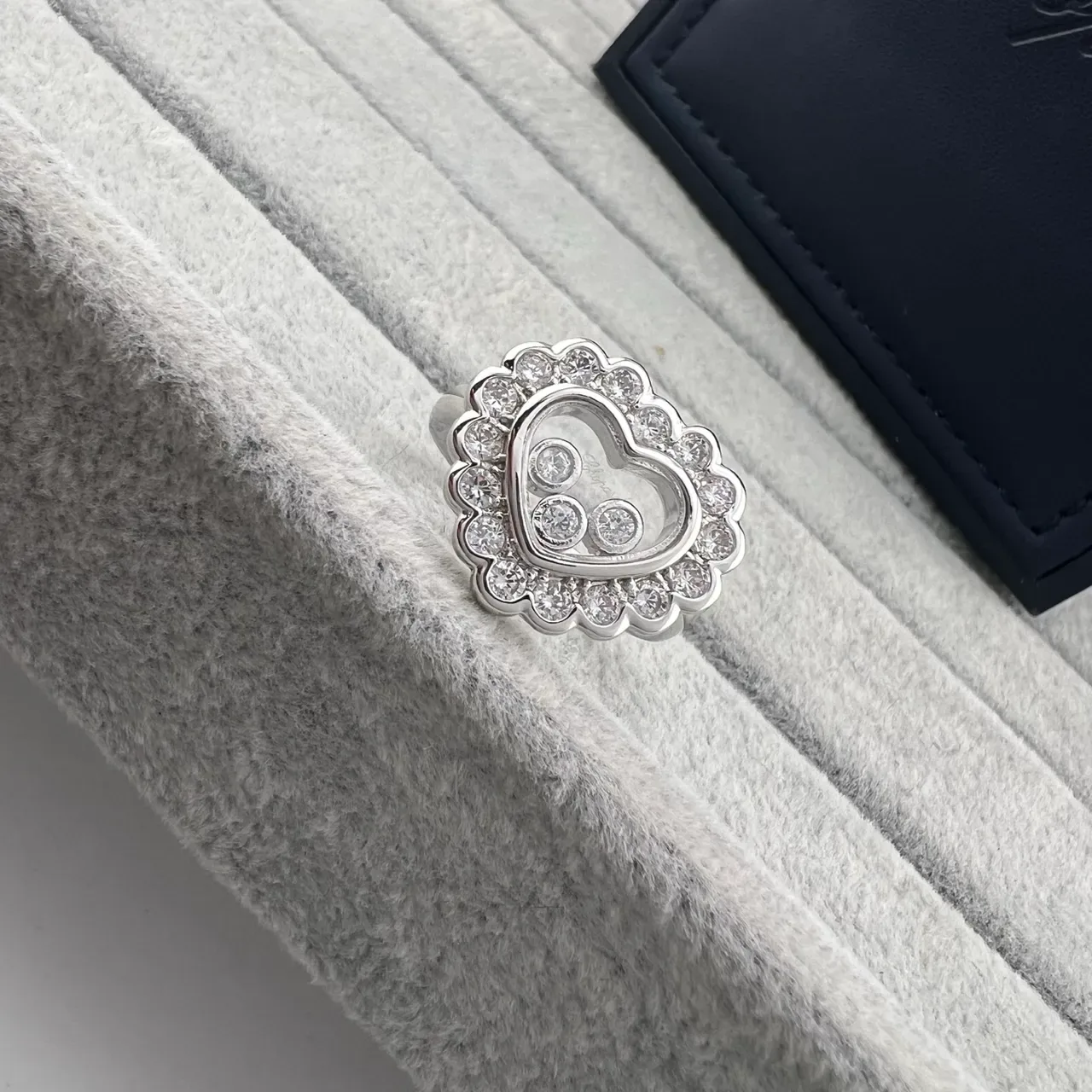Chopard Happy Hearts Anéis com Diamante e Madreperla em Forma de Coração 2