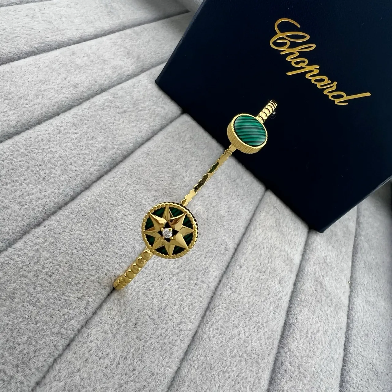 Chopard星形图案黄金多彩开口手镯多纹理手链 3