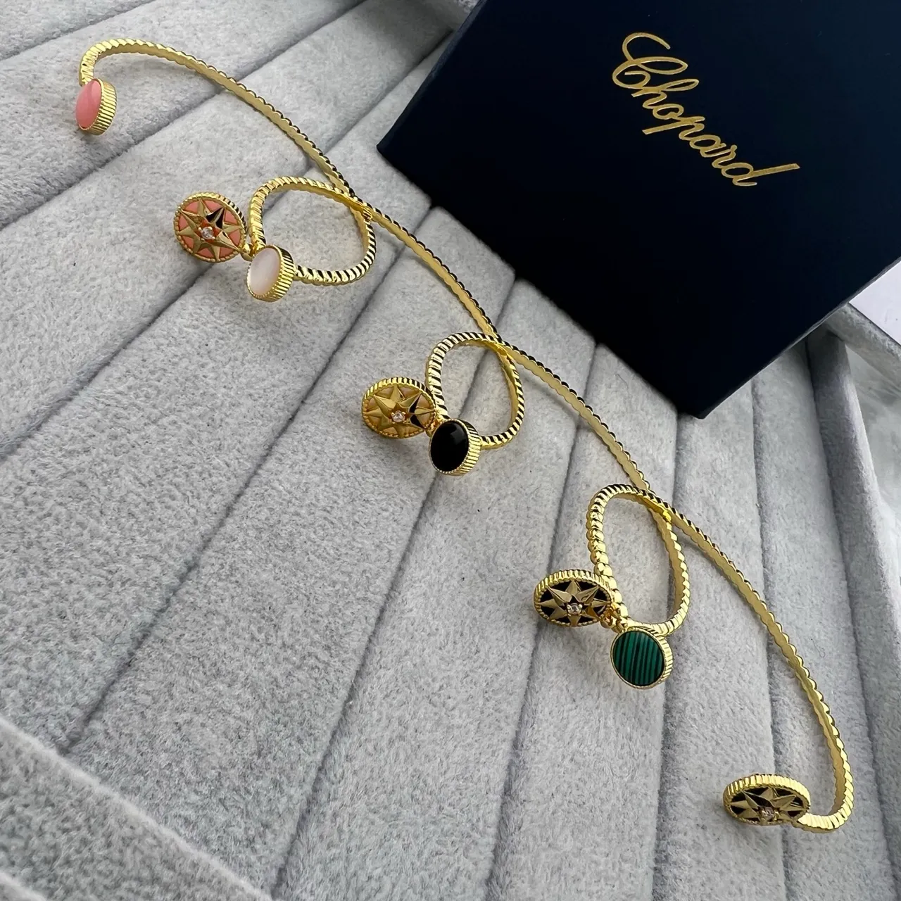 Chopard星形图案黄金多彩开口手镯多纹理手链 7