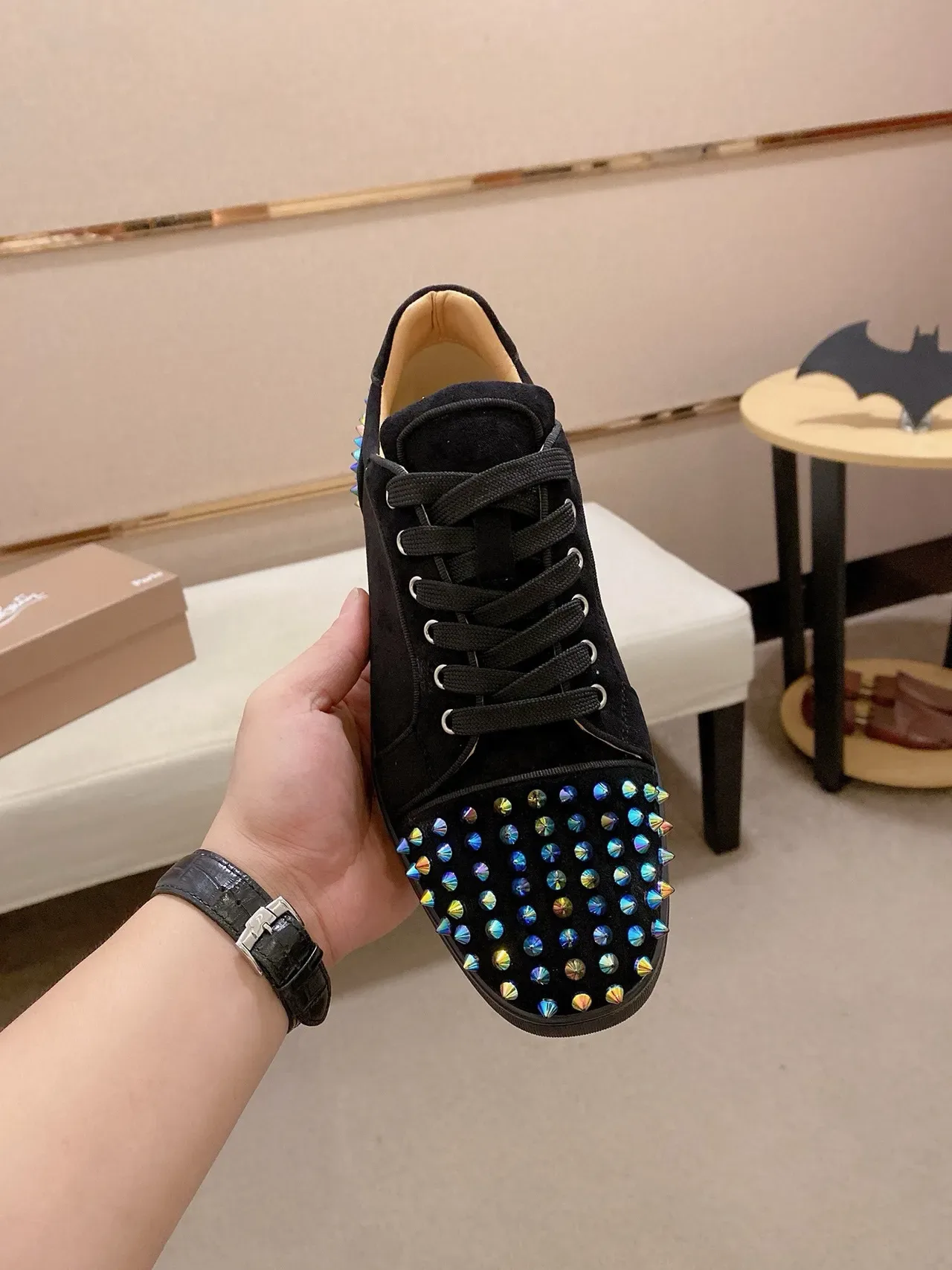 Christian Louboutin Sneakers Lifestyle Daim Noir Multicolore Iridescent Clous Coniques 2