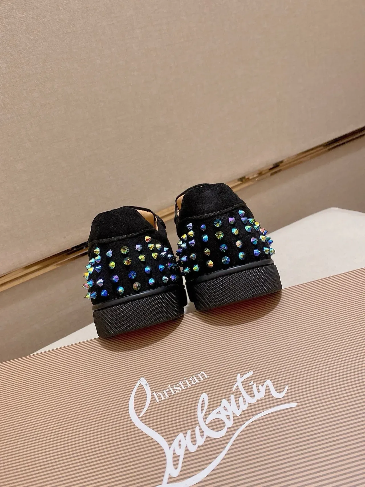 Christian Louboutin Sneakers Lifestyle Daim Noir Multicolore Iridescent Clous Coniques 8