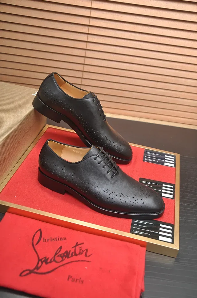 Christian Louboutin Preto e Vermelho Couro Perforações Completas Brogue 4